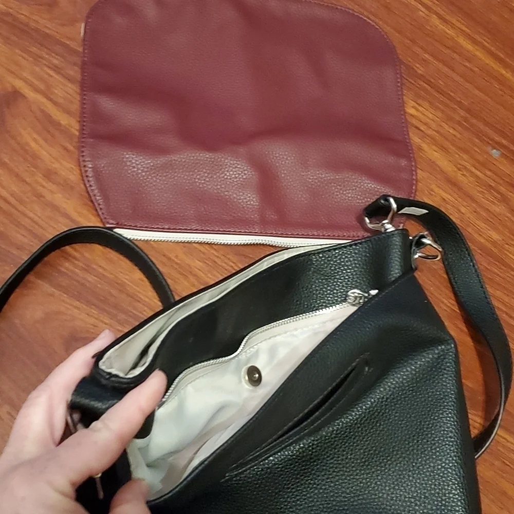 Thirty-one cross body purse bag -flaws Black Maroon